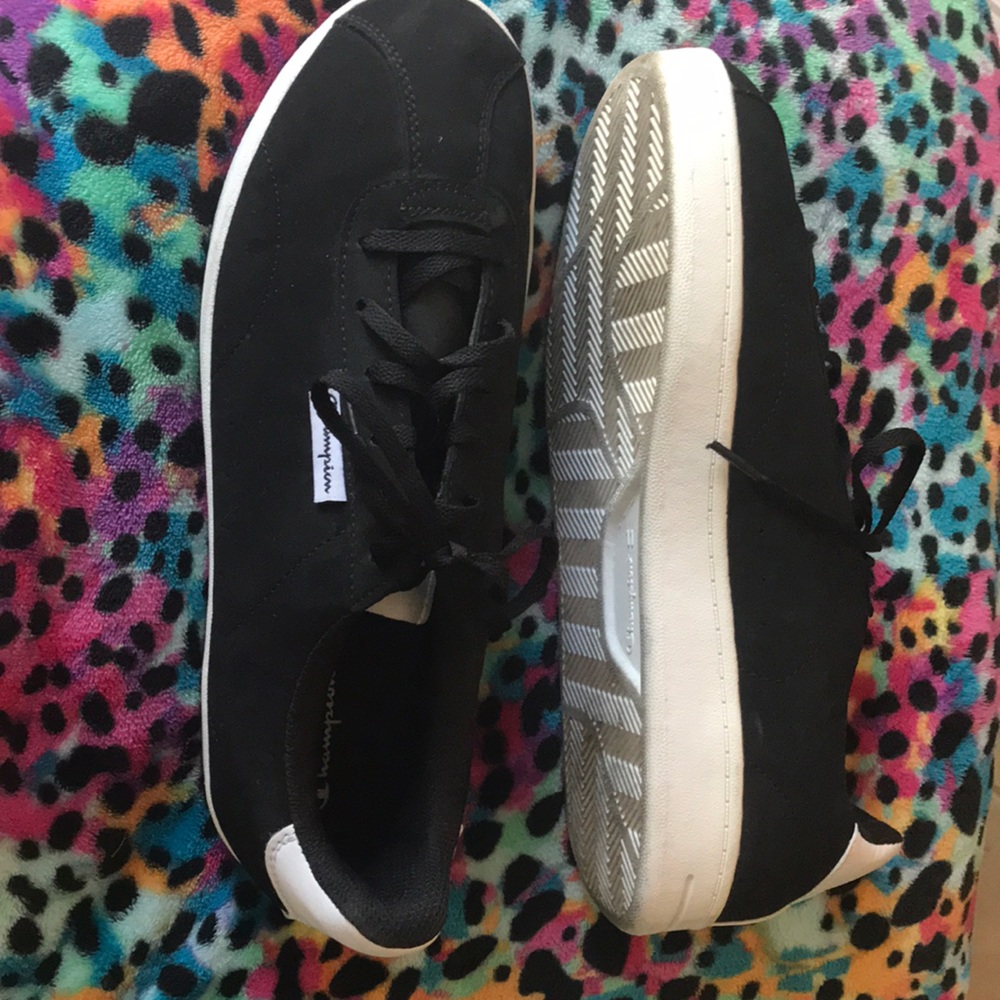I am selling shoes size 11 brand new